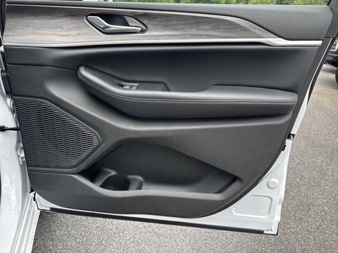 New 2026 Jeep Grand Cherokee Limited AWD/4WD image 15