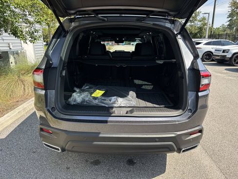 Used 2025 Honda Pilot Black Edition image 11