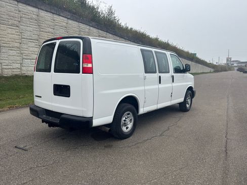 Used 2015 Chevrolet Express 3500 image 3