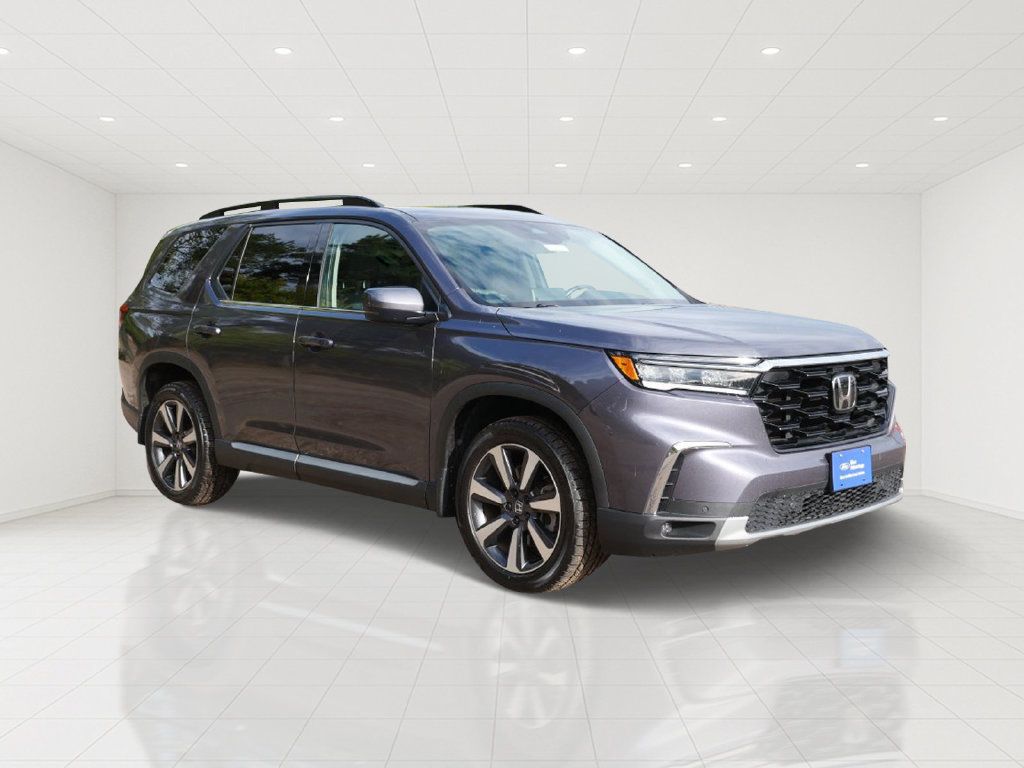 Used 2024 Honda Pilot Touring image 1