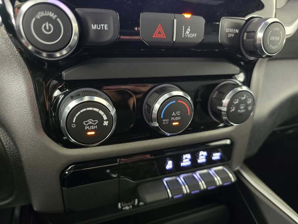 New 2026 RAM 1500 Express AWD/4WD image 31