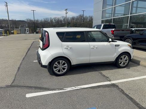 Used 2015 Kia Soul + image 4