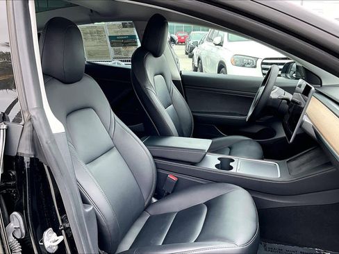 Used 2021 Tesla Model 3 Standard Range Plus RWD image 8