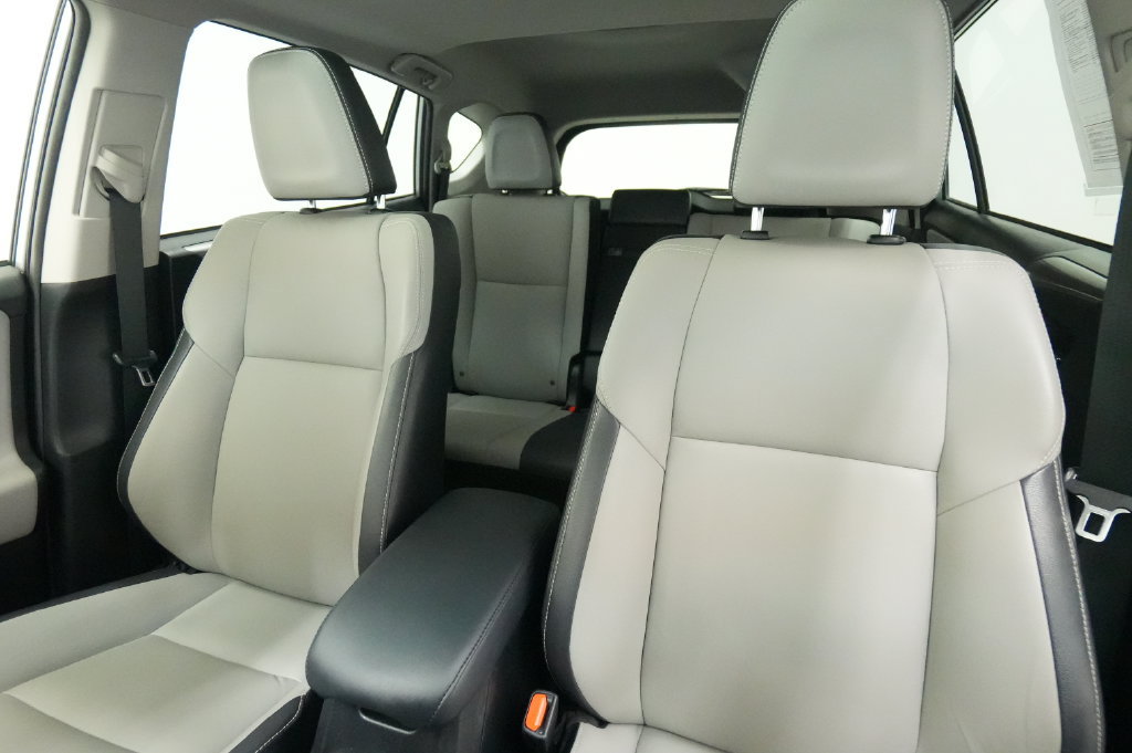 Used 2018 Toyota RAV4 Limited AWD/4WD image 15