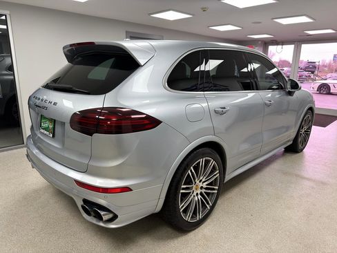 Used 2016 Porsche Cayenne GTS image 3