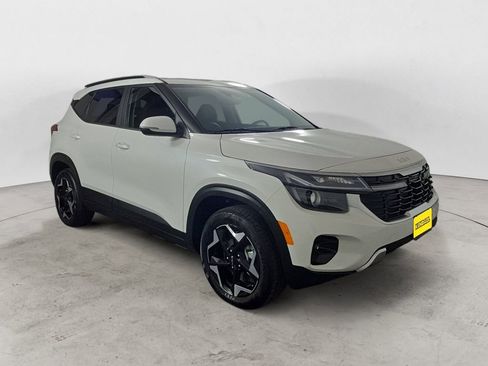 Used 2025 Kia Seltos S AWD/4WD image 7