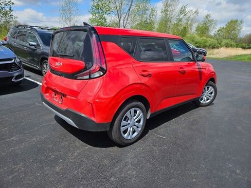 Certified 2025 Kia Soul LX FWD image 3