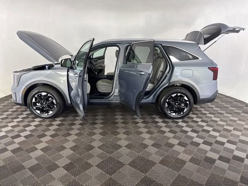 Certified 2025 Kia Sorento S AWD/4WD image 11