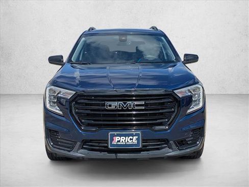 Used 2022 GMC Terrain SLE w/ Elevation Edition FWD image 2