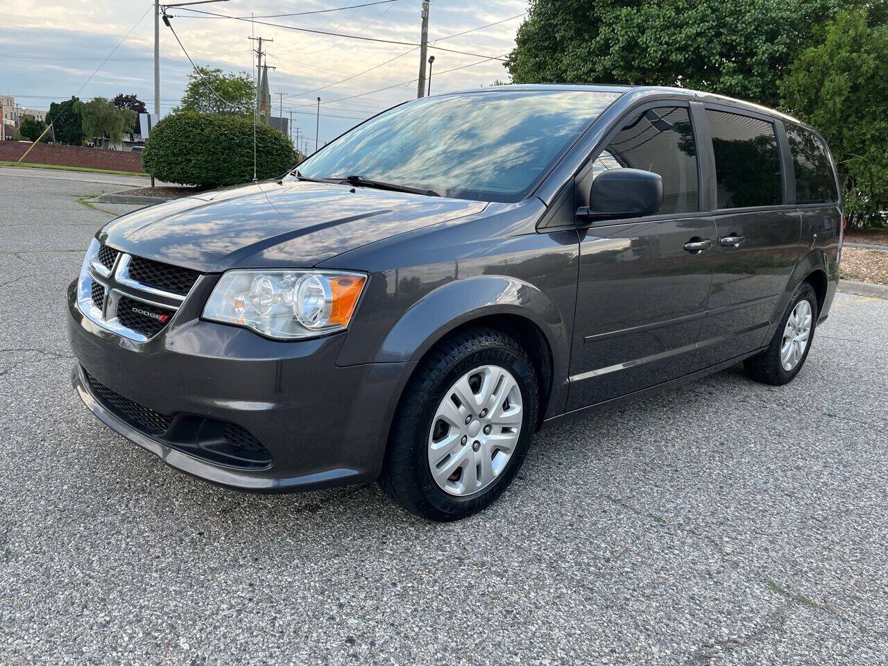 Used 2017 Dodge Grand Caravan SE w/ Power Window Group FWD image 1