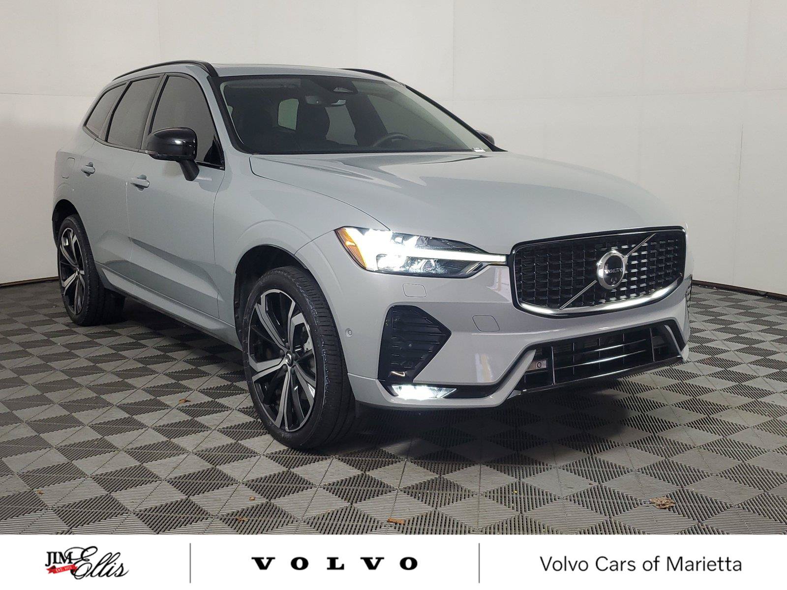 Used 2024 Volvo XC60 B5 Ultimate AWD/4WD image 1