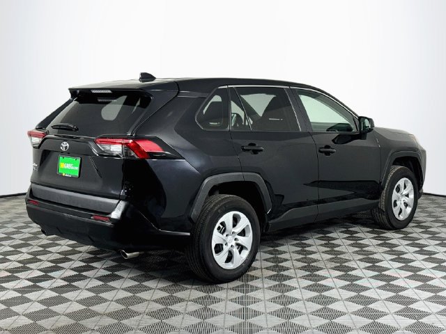 Used 2025 Toyota RAV4 LE AWD/4WD image 8