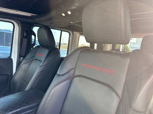 Used 2025 Jeep Wrangler Unlimited Rubicon AWD/4WD image 17