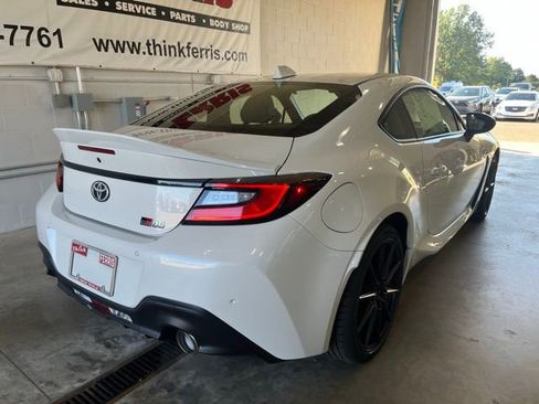New 2025 Toyota GR86 Premium image 5