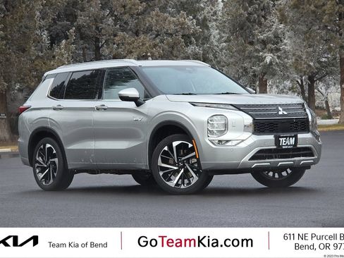 Used 2024 Mitsubishi Outlander SEL image 1