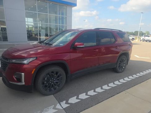 Used 2022 Chevrolet Traverse RS w/ LPO, Floor Liner Package AWD/4WD image 2