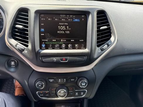 Used 2015 Jeep Cherokee Limited w/ Trailer Tow Group AWD/4WD image 9
