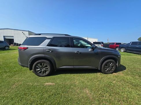 Used 2024 Nissan Pathfinder SV w/ SV Premium Package FWD image 9