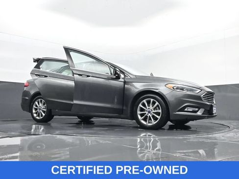 Used 2017 Ford Fusion SE FWD image 33