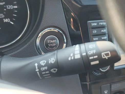 Used 2016 Nissan Rogue SV w/ SV Premium Package AWD/4WD image 19