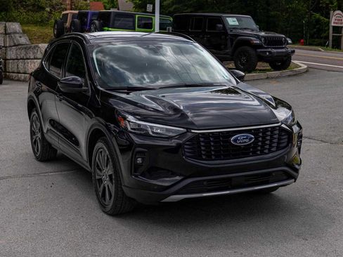 Used 2024 Ford Escape Platinum AWD/4WD image 3