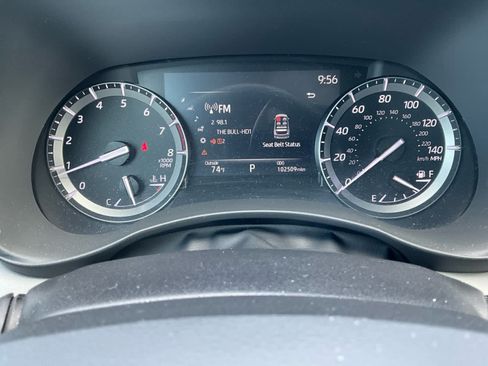 Used 2020 Toyota Highlander XLE AWD/4WD image 17