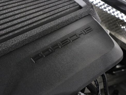 Certified 2025 Porsche Macan AWD/4WD image 27