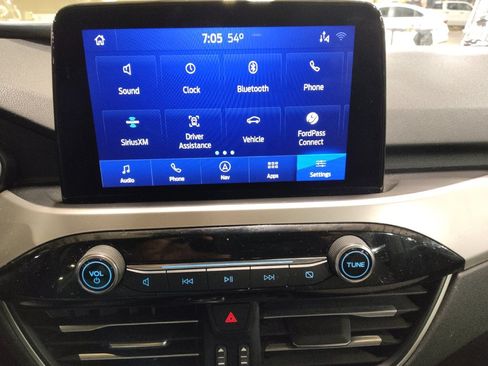 Used 2020 Ford Escape SE image 25