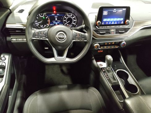 Used 2024 Nissan Altima 2.5 SV image 22