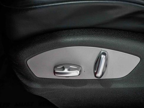 Used 2024 Porsche Macan image 20