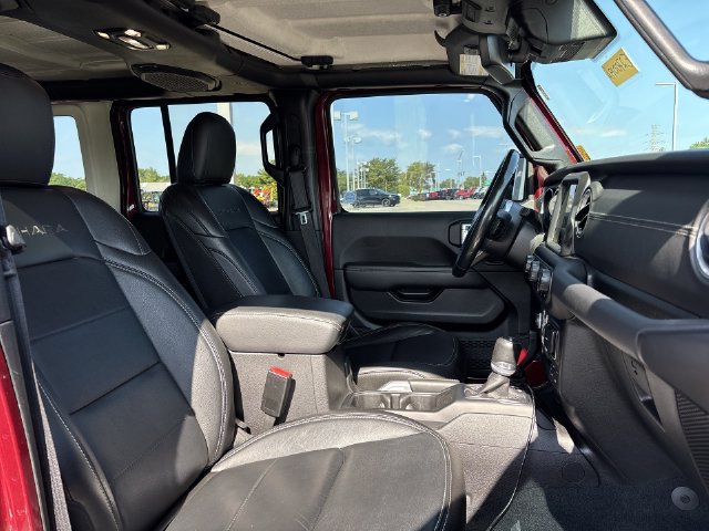 Used 2022 Jeep Wrangler Unlimited Sahara w/ Cold Weather Group AWD/4WD image 19