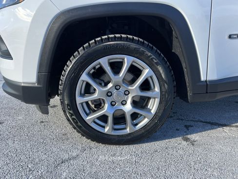 Used 2022 Jeep Compass Latitude image 12