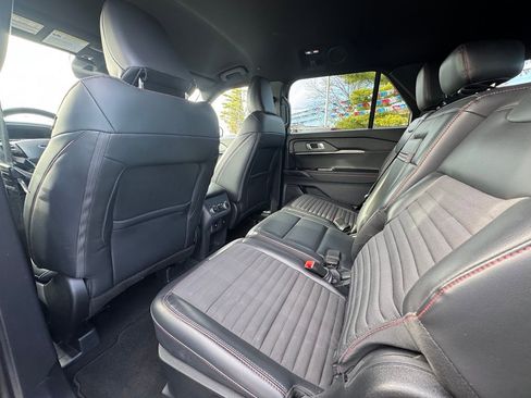 Used 2025 Ford Explorer ST-Line w/ ST-Line Street Pack image 12