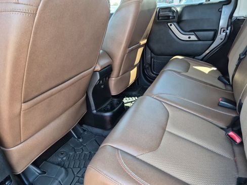 Used 2016 Jeep Wrangler Unlimited Sahara AWD/4WD image 18