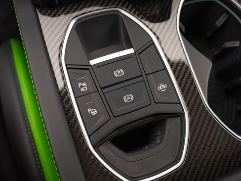 Used 2024 Lamborghini Urus Performante AWD/4WD image 20