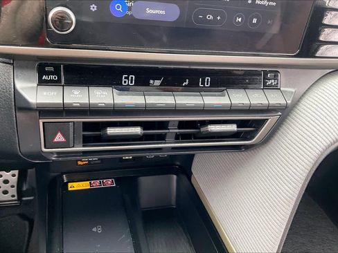 Used 2026 Toyota Camry SE w/ Convenience Package image 33