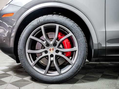 Certified 2024 Porsche Cayenne S w/ Premium Package Plus AWD/4WD image 14