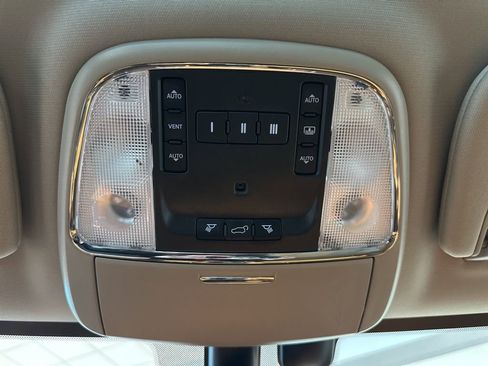 Used 2017 Jeep Grand Cherokee Overland image 21