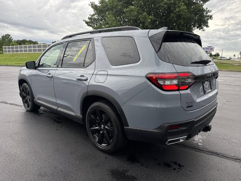 Used 2025 Honda Pilot Black Edition image 11