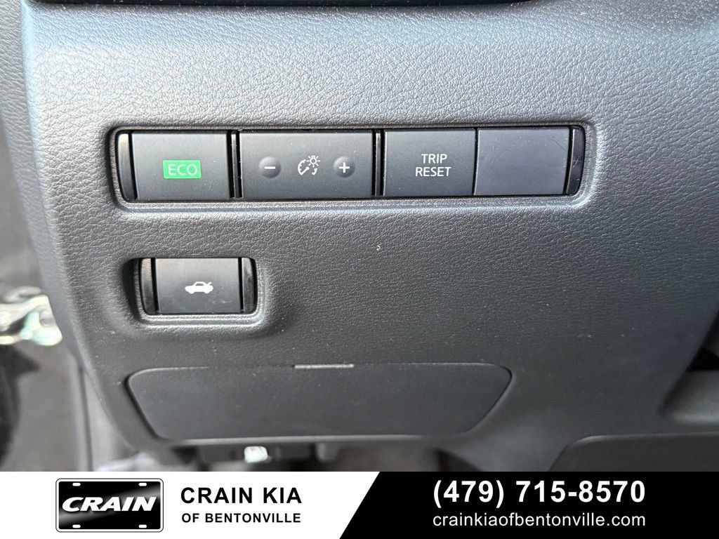 Used 2025 Nissan Sentra SV FWD image 12