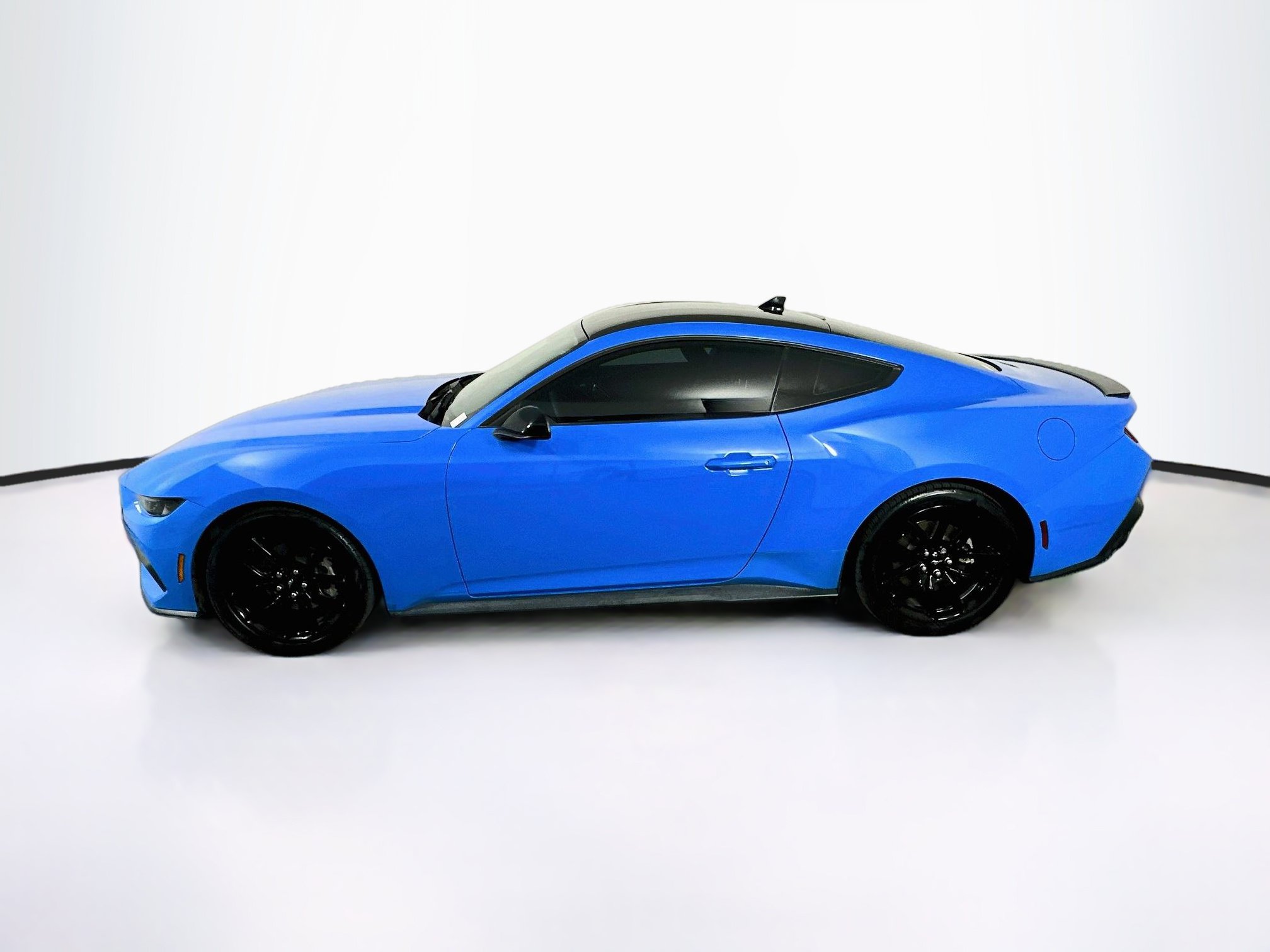 Used 2024 Ford Mustang Coupe RWD image 4