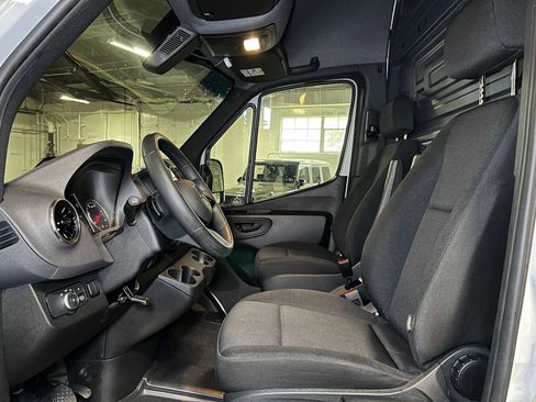 Used 2025 Mercedes-Benz Sprinter 2500 image 19