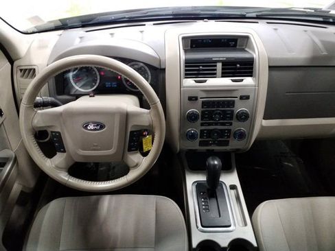 Used 2011 Ford Escape XLT AWD/4WD image 3