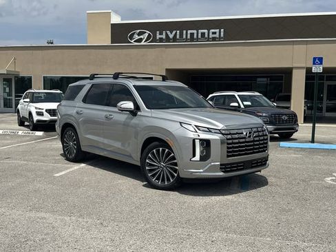 Used 2023 Hyundai Palisade Calligraphy FWD image 1