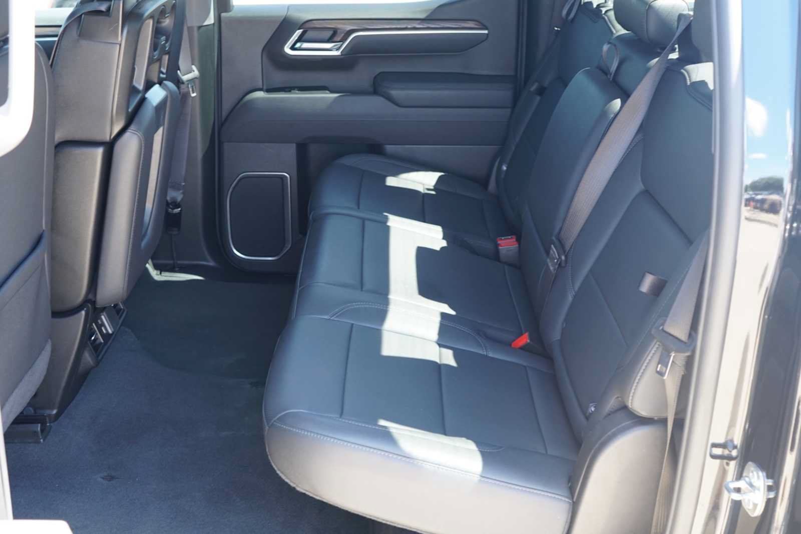 Used 2025 GMC Sierra 1500 SLT AWD/4WD image 19