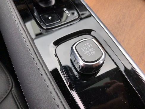 New 2025 Volvo XC90 T8 Plus w/ Protection Package Premier image 28