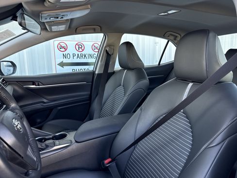 Used 2023 Toyota Camry SE image 11