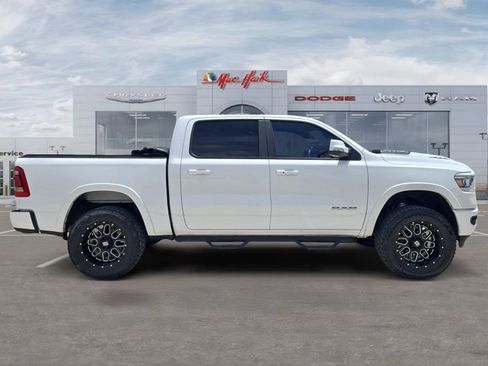 Used 2019 RAM 1500 Laramie AWD/4WD image 1