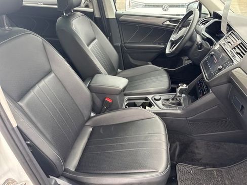 Certified 2024 Volkswagen Tiguan SE image 33