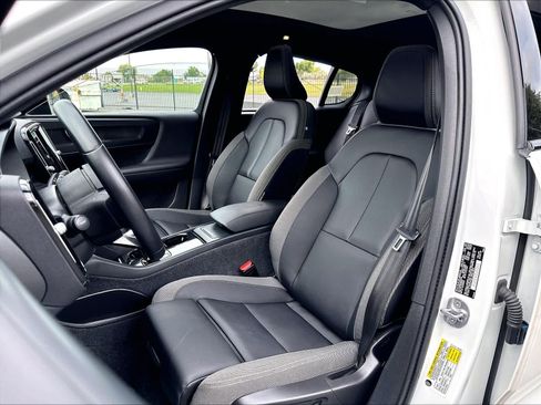 Used 2023 Volvo C40 Recharge Core AWD/4WD image 28